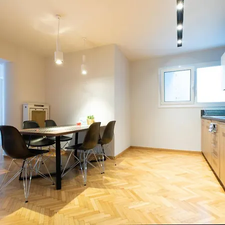Toni's Spacious 3bd For Families In Centre