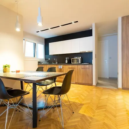 Toni's Spacious 3bd For Families In Centre Athens